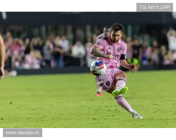 梅西生涯末期转型表现稳健,角色调整持续提升球队影响力 梅西生涯末期转型表现稳健,角色调整持续提升球队影响力