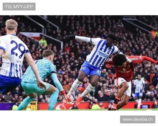 曼联防线失误频繁,稳定性面临考验 曼联防线失误频繁,稳定性面临考验